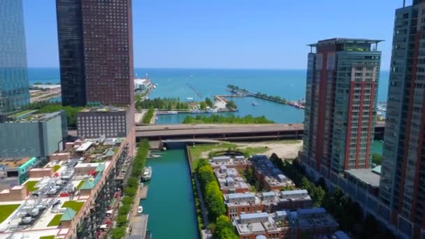 航空写真は、北湖の海岸ドライブ シカゴを明らかにします。 — ストック動画