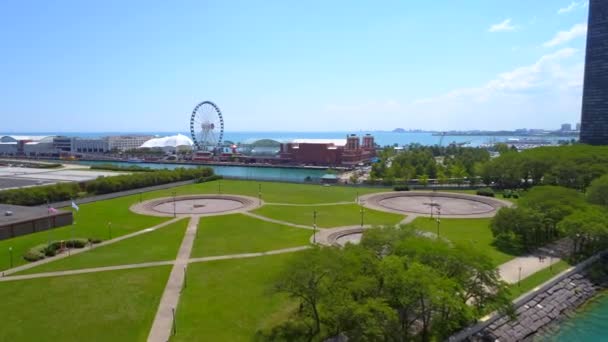 Chicago Milton Lee Olive Park y Navy Pier 4k 60p — Vídeos de Stock