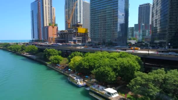 Chicago Riverwalk şehir merkezindeki 4k — Stok video