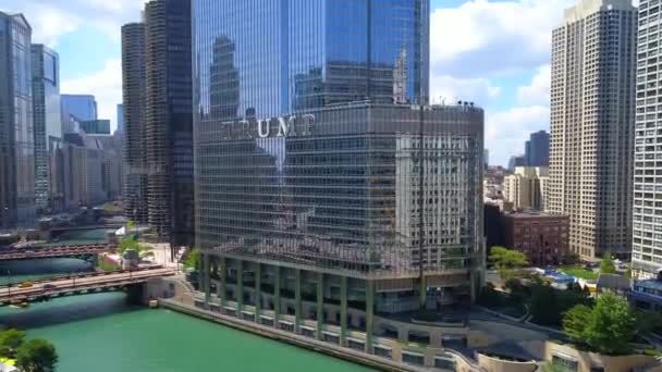 Trump International Chicago River 4k 60p — Stock Video