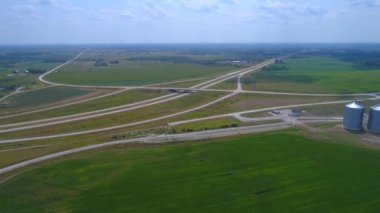 Hava video silo tarım arazileri üzerinde depolama 60p