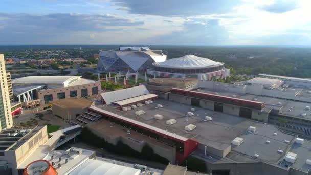 Légi Downtown Atlanta közeledik Mercedes Stadion 4k — Stock videók