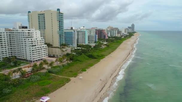 Miami Beach oceanfront condominium apartments — Stockvideo