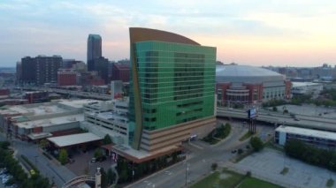 Four Seasons Hotel St. Louis, Merkez