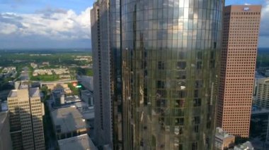 Westin Peachtree Plaza 4 k etrafında dönen dron 60p 