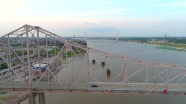 Martin Luther King Bridge St Louis 4k 60p anteni