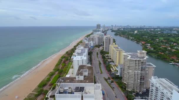 Miami playa tiro aéreo Collins Avenue 4k 60p — Vídeos de Stock