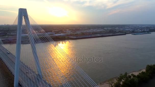 Stock vídeo Stan Musial Veterans Memorial Bridge 4k 60p — Vídeo de Stock