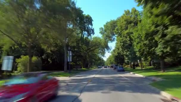 Mengemudi melalui pinggiran kota Evanston Chicago — Stok Video