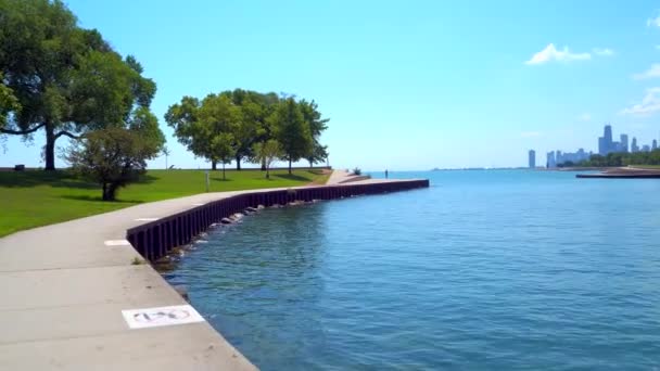 Chicago lakefront walkway — Stock Video