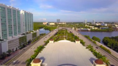 163. Intracoastal yaklaşırken sokak