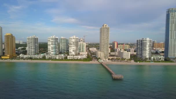 Aerial establishing shot Sunny Isles Beach pier — Stock Video