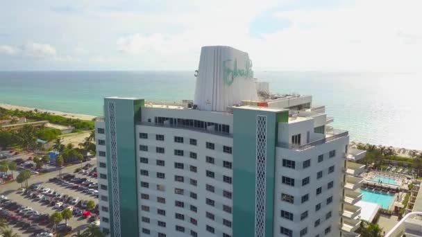 Reveal Eden Roc pool and beach Miami — Stock Video