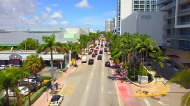 Miami beach Collins Avenue üzerinde uçan