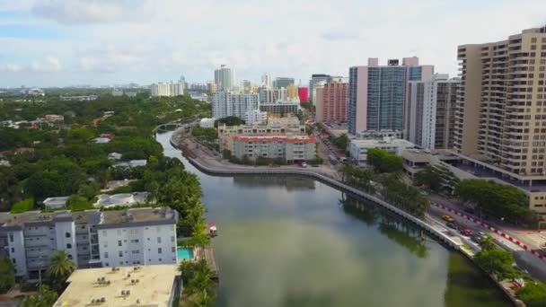 Miami Beach above seawall construction flood — Stock Video