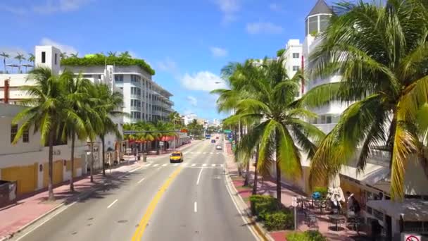 Business boarding up for Hurricane Irma Miami Beach — стоковое видео