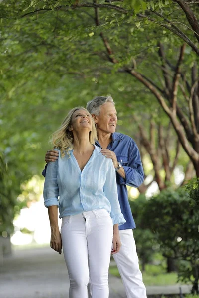 Attractive mature couple posing — Stock Photo, Image