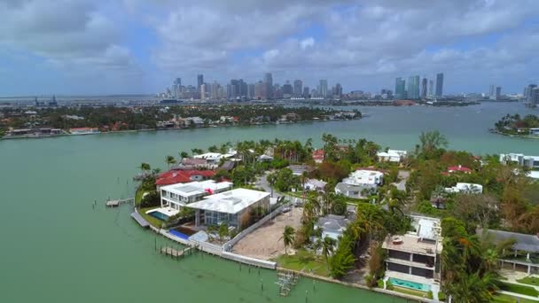 Downtown Miami över venetianska öar — Stockvideo