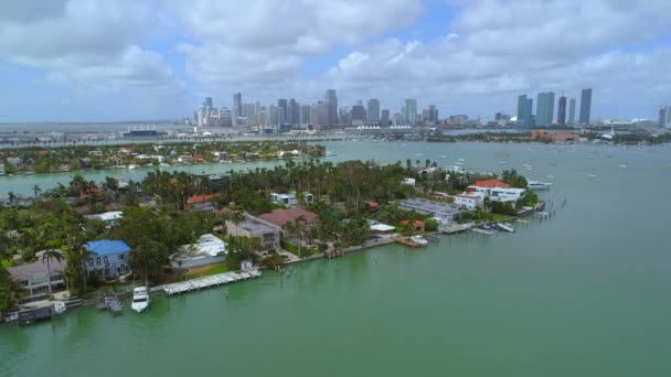 Venetianska öar och Downtown Miami — Stockvideo