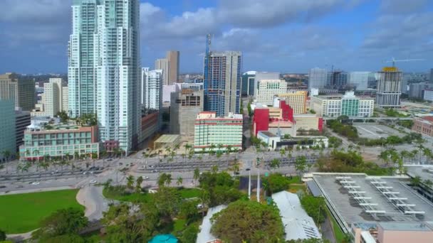 Samengevouwen kraan Downtown Miami na orkaan Irma — Stockvideo