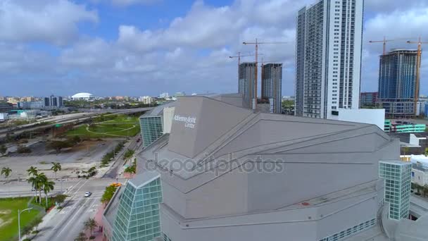 Центр Адриенны Аршт в центре Майами — стоковое видео