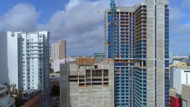 Downtown Miami crane skadade från orkanen Irma — Stockvideo