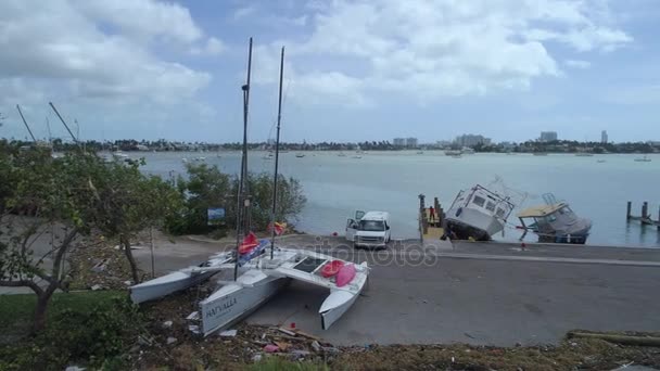 Kasırga sonra bozuk Miami yat kulübü tekneler Irma — Stok video