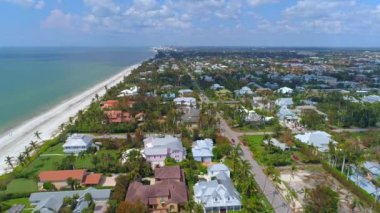 Anteni Naples Beach homes Florida