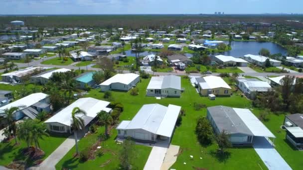 Luchtfoto video nasleep van de betoverende oevers Co-Op Park orkaan Irma — Stockvideo