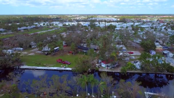 Мобильные дома, разрушенные ураганом Ирма Неаполь — стоковое видео