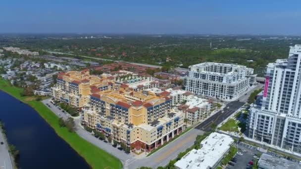 Aerial shot rental building Miami Dadeland — Stock Video