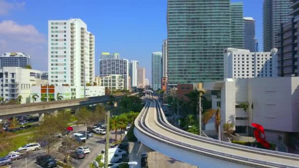 Tram Brickell metrorail Miami Metromover — Stockvideo