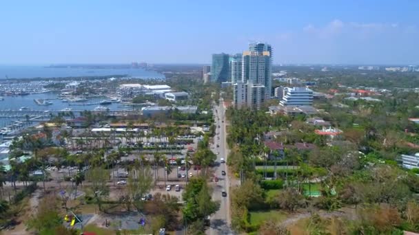 Coconut Grove diner toets Marina Miami Florida — Stockvideo
