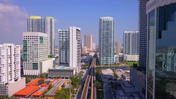 Tram Brickell metrorail Miami Metromover — Stockvideo