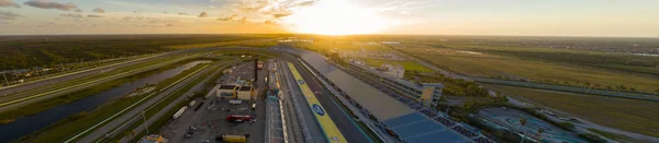 Gün batımında Miami Homestead Speedway yarış pisti — Stok fotoğraf