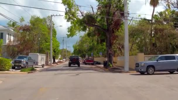 Житлові квартали в Кі-Уест, очищення після урагану Ірма — стокове відео
