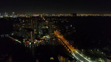 Miami Beach gece Belle Isle Venedik Causeway