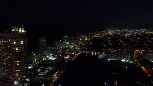 Miami Beach revelar Fontainebleau Hotel neon rosa e piscina — Vídeo de Stock