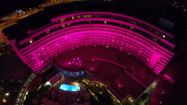 Aerial Miami Fontainebleau Hotel pink pool deck — Stock Video