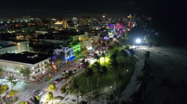 Miami Beach gece uçağı vurdu 