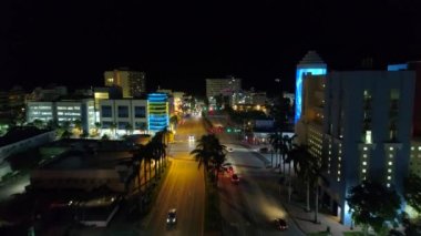 Gece neon ışıkları Miami Beach 