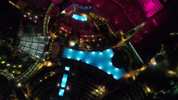 Fontainebleau Hotel rosa Gebäude bei Nacht — Stockvideo