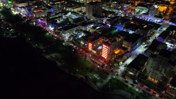 Drone aéreo cinematográfico disparo Ocean Drive — Vídeo de stock