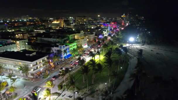 Tiro nocturno con dron Miami Beach — Vídeo de stock