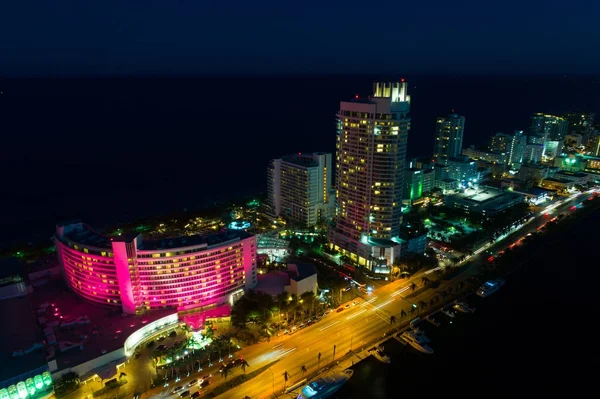 Fontainebleau Hotel Miami Beach's nachts — Stockfoto