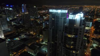 Vizcayne Downtown Miami gece