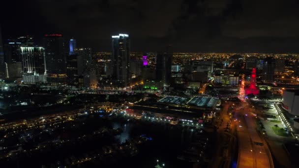 Nocne zwiedzanie anteny serii Downtown Miami — Wideo stockowe