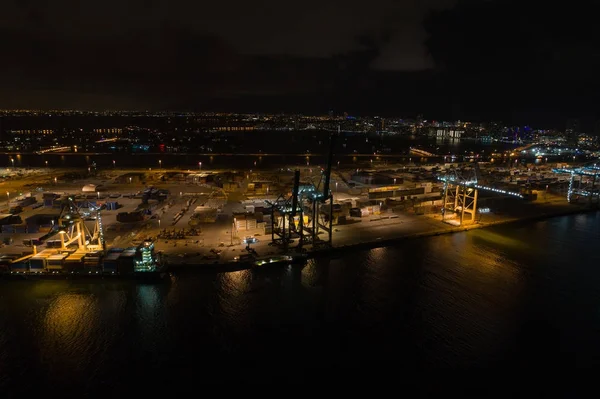 Imagem aérea Porto de Miami à noite — Fotografia de Stock