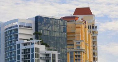 Gökdelenler Sunny Isles Beach Fl telefoto