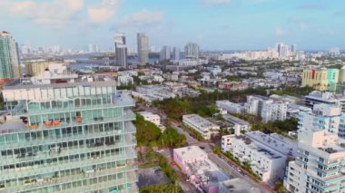 Modern cam bina inşaat altında Miami Beach